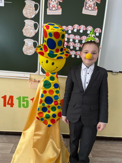01.04.25 в МАОУ ООШ № 10 в 1 классе прошло мероприятие , посвященное празднику "День смеха"..
